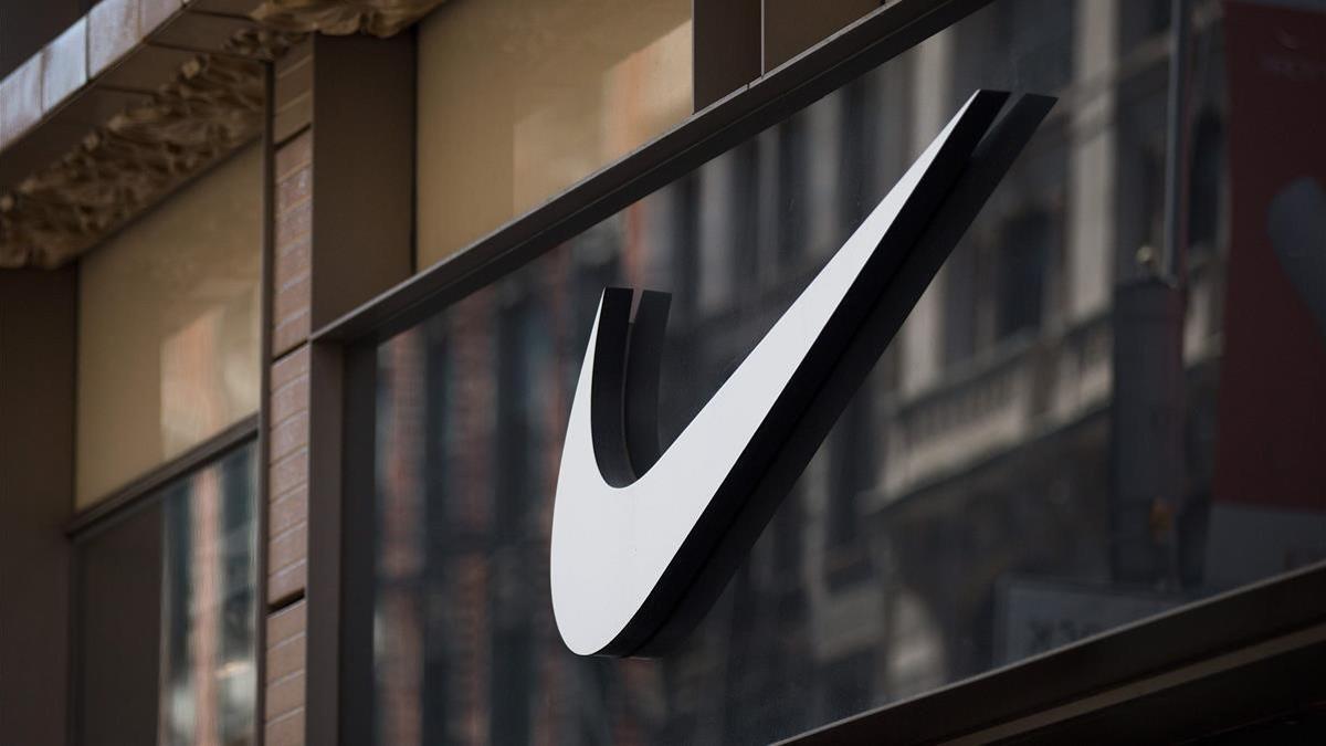El logo de Nike, en su tienda de Nueva York; la multinacional es una de las protagonistas de los 'papeles del paraíso&quot;.