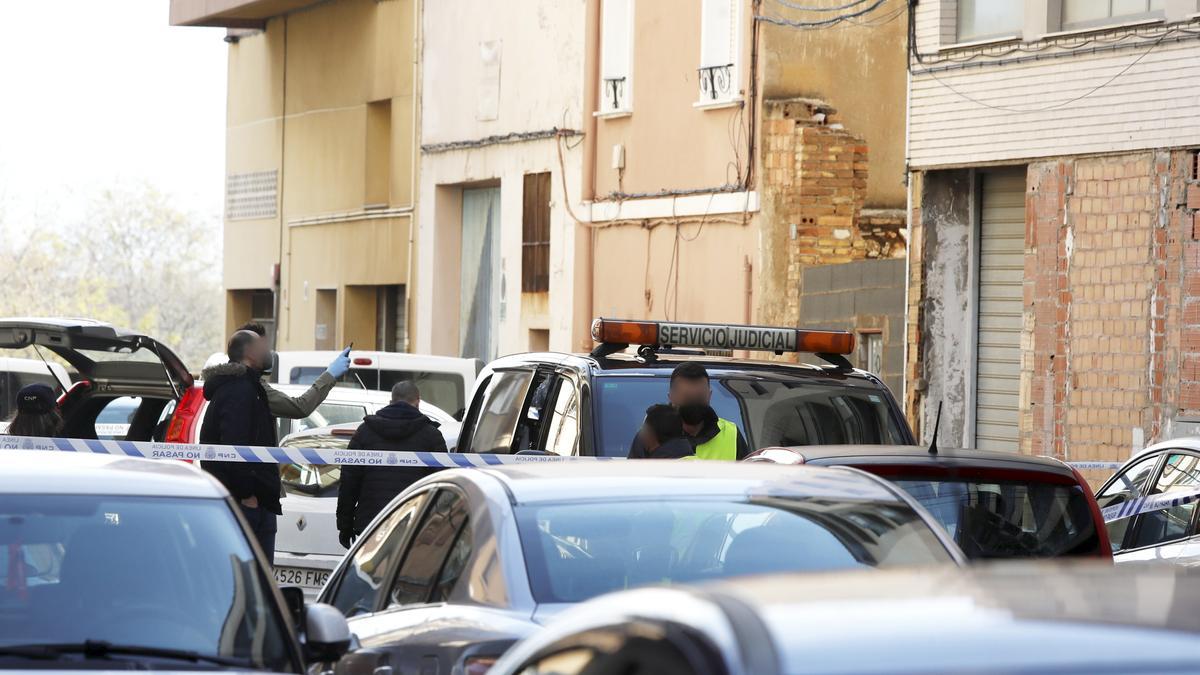Imagen del despliegue policial este martes por la mañana en la calle Marqués de Salamanca de Castelló.