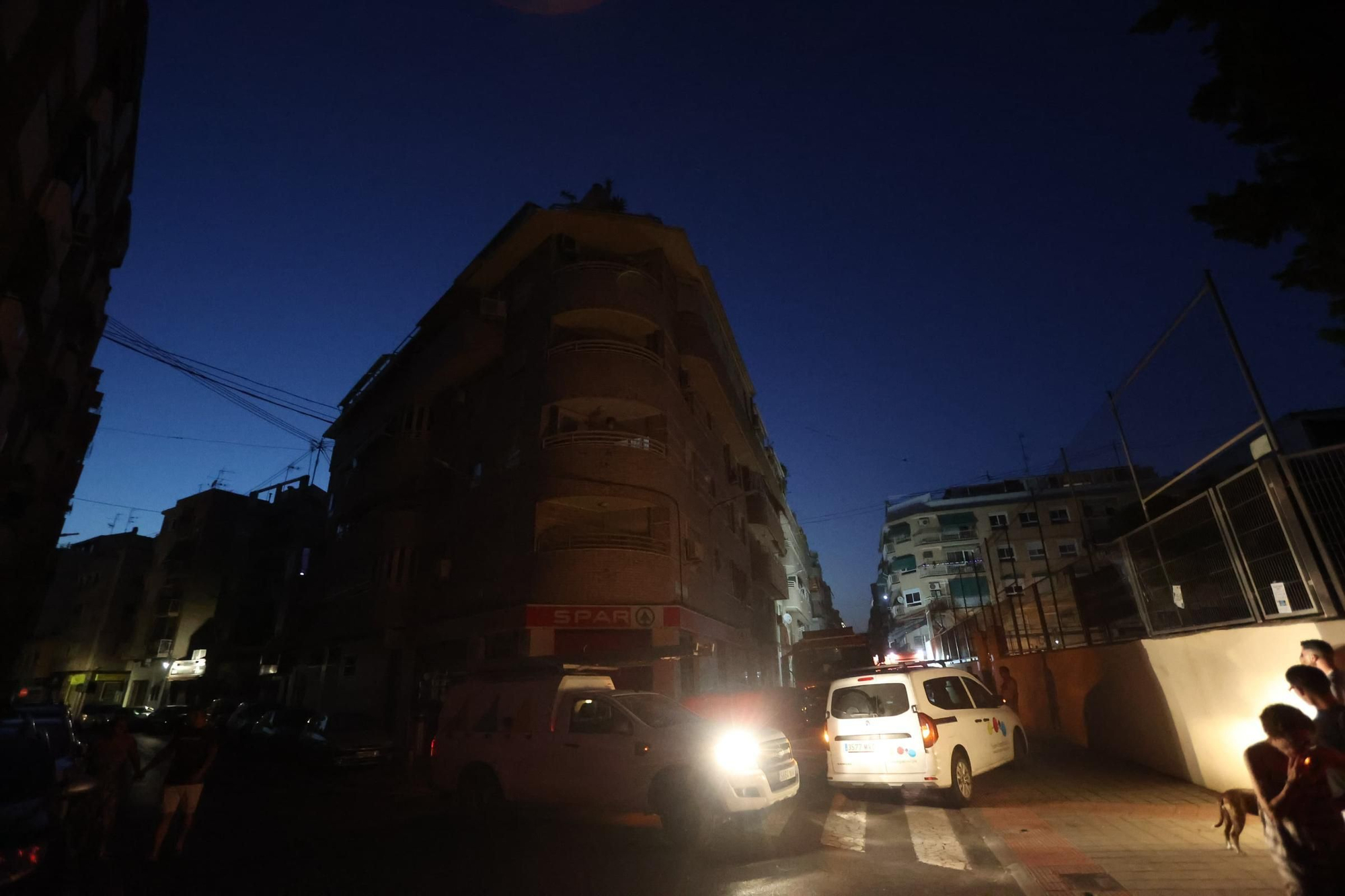 Incendio de generadores y corte de luz por una avería en el barrio de Carolinas