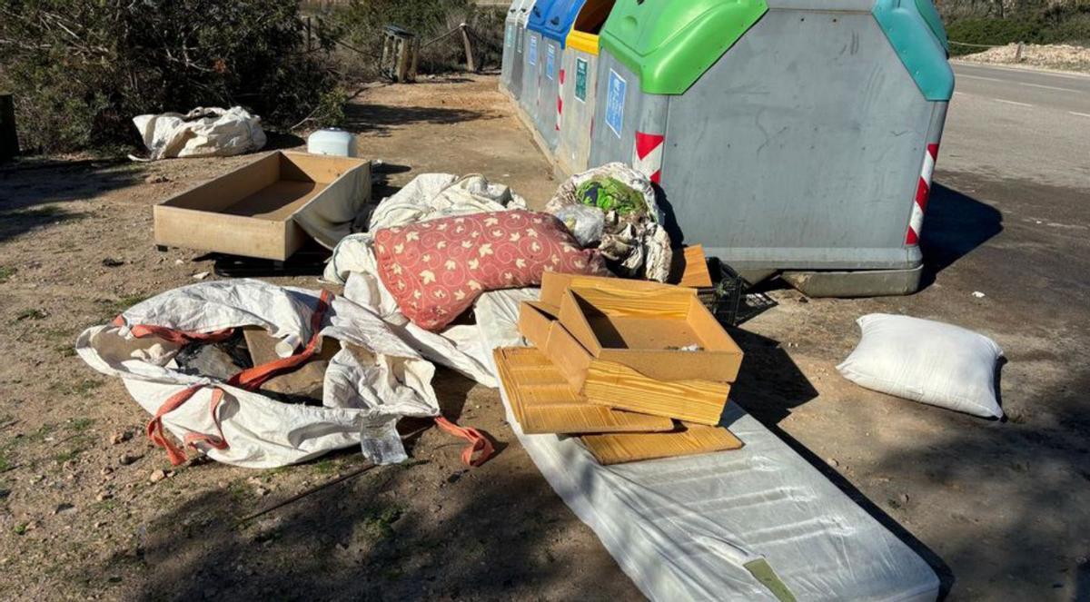 Estos Residuos Deben Llevarse Al Punto De Reciclaje  De Formentera | C.i.f.
