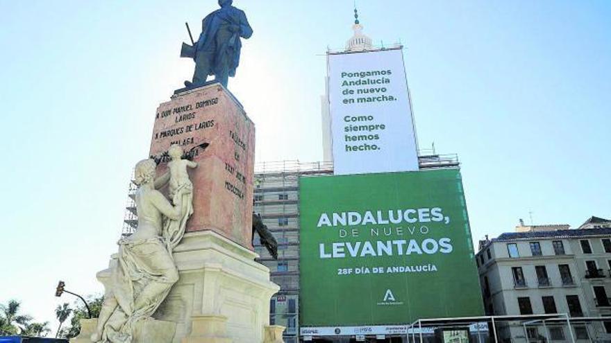 Imagen de la publicidad institucional que cubre la torre de la Equitativa.