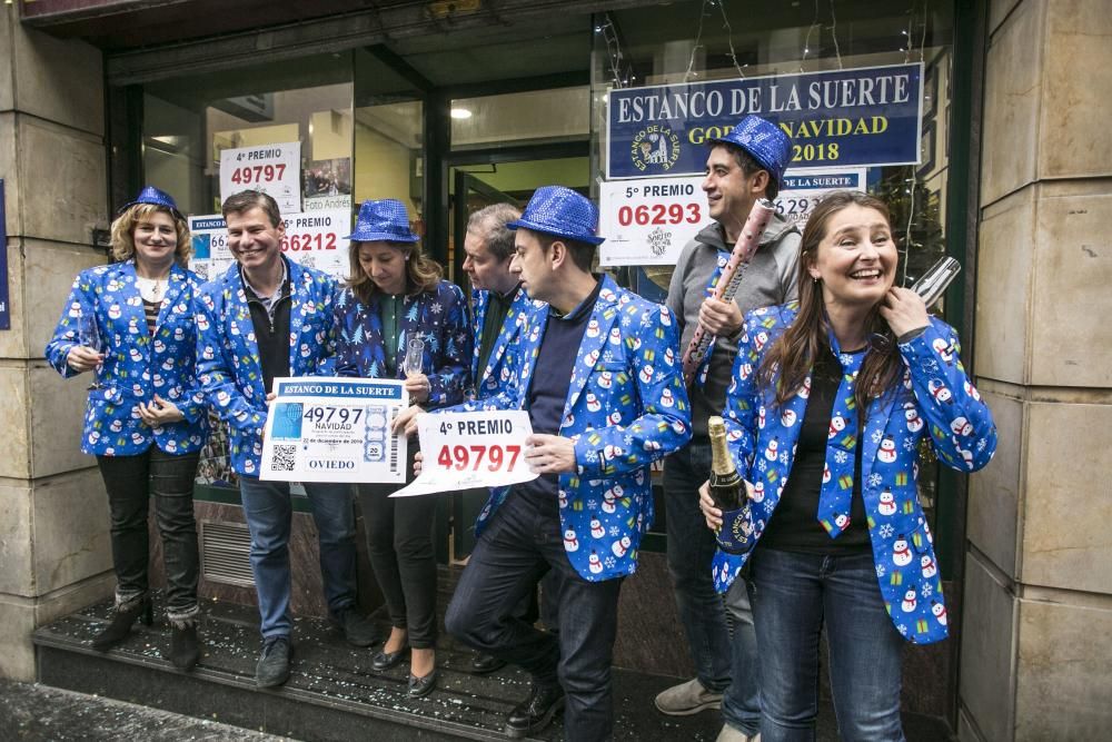 Celebración en el "Estanco de la Suerte" de Oviedo