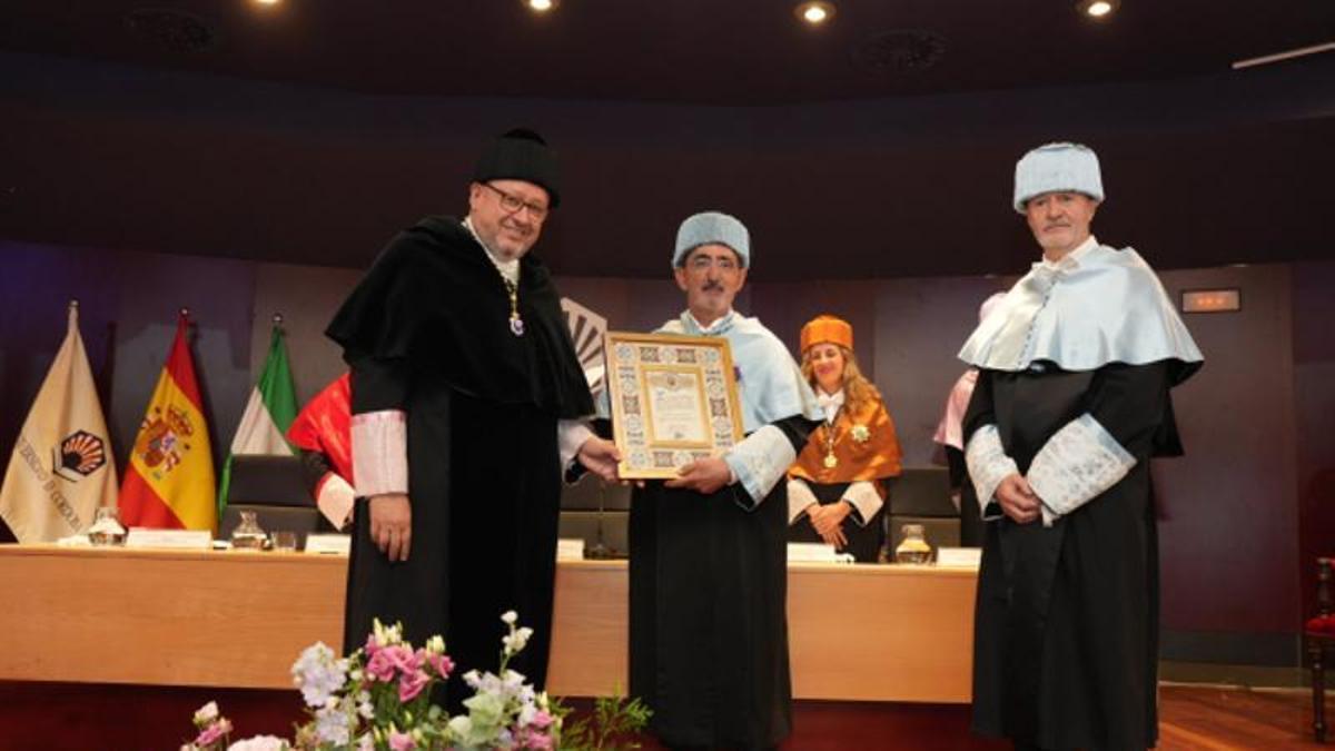 Manuel Torralbo, Daniel Innerarity y Ramón Román, durante el acto solemne de investidura Honoris Causa.