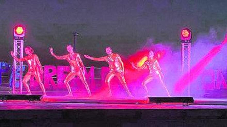 Las bailarinas en la coreografía de Run Boy Run. 