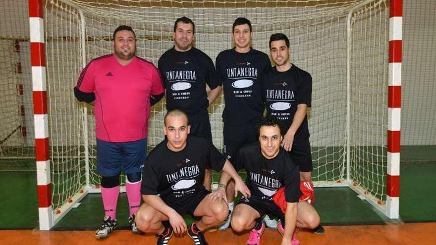 Equipo del Tintanegra que se proclamó campeón de liga de Asfusa de Primera División.