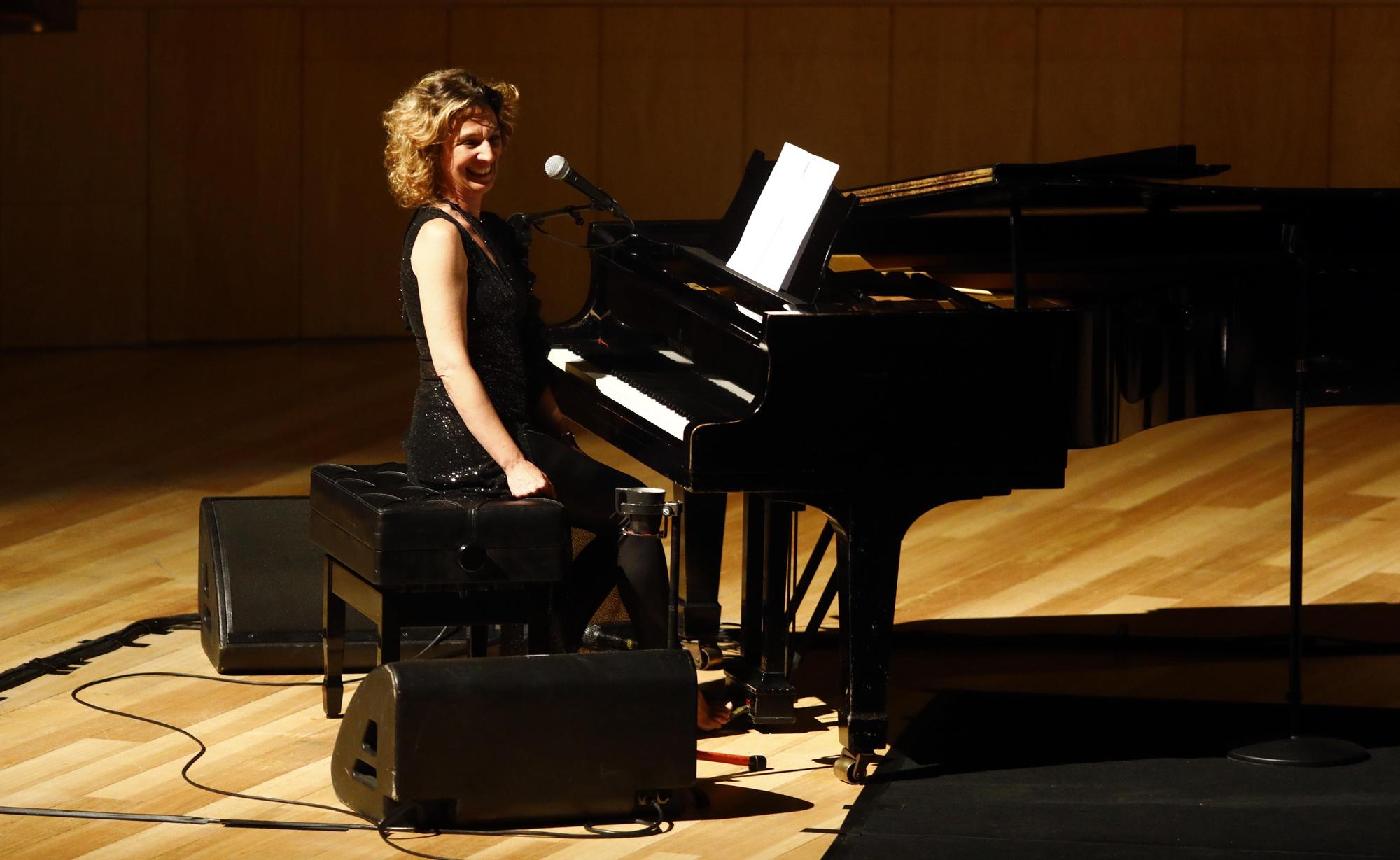 Concierto de Dulce Pontes en la sala Mozart del Auditorio de Zaragoza