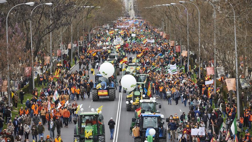 El mundo rural toma Madrid y advierte de medidas más &quot;drásticas&quot; si no se les escucha