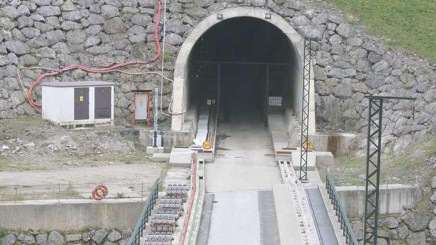 Uno de los túneles de la Variante.