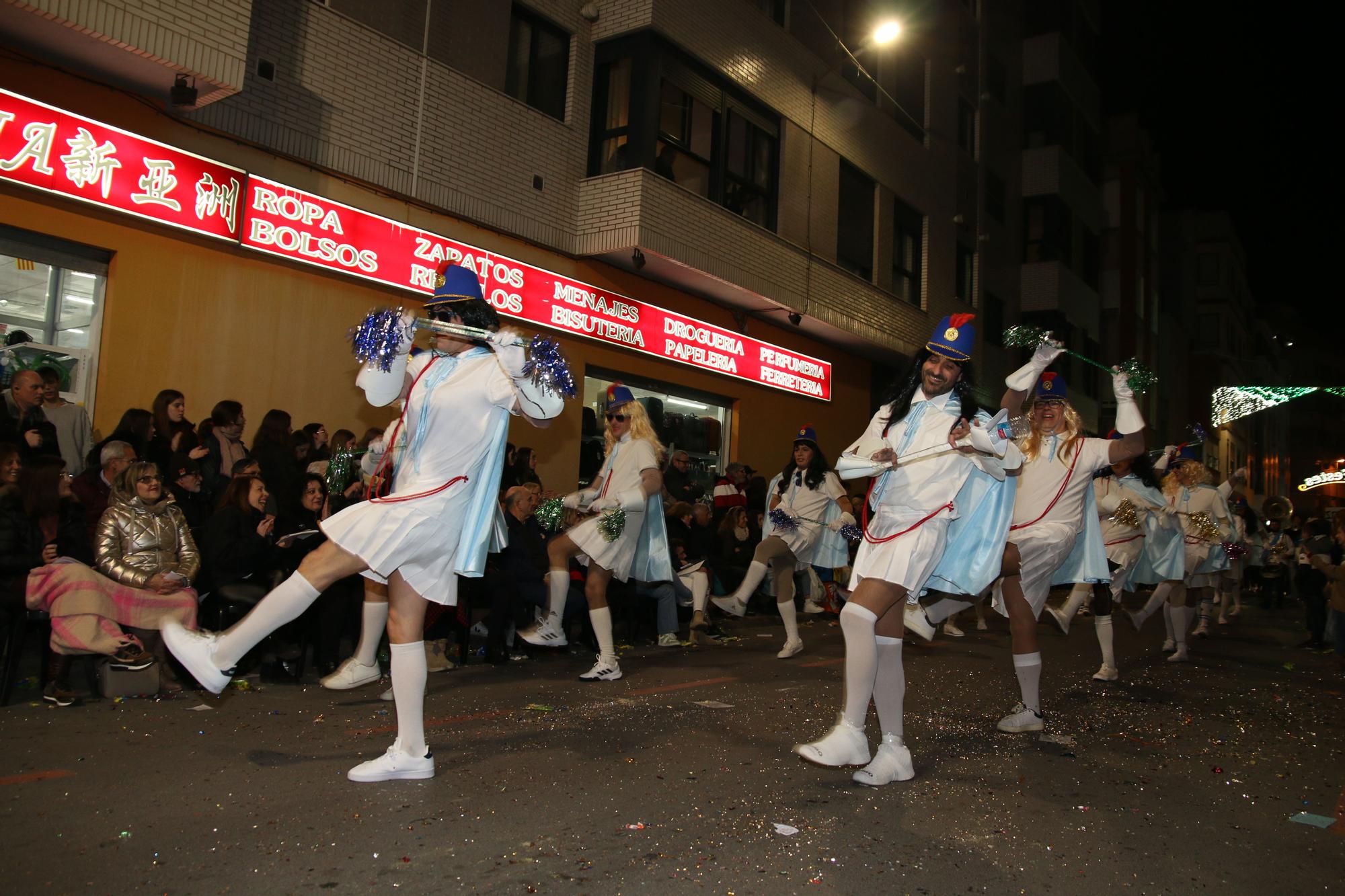 FOTOGALERÍA I La cabalgata del Ninot de Burriana, en imágenes