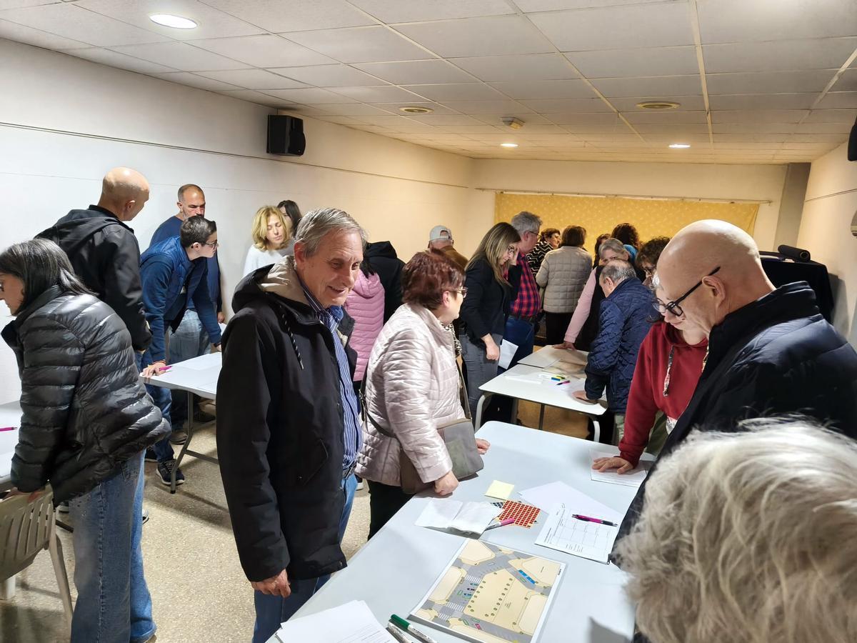 Un momento de la primera sesión de la consulta para el diseño de la reurbanización