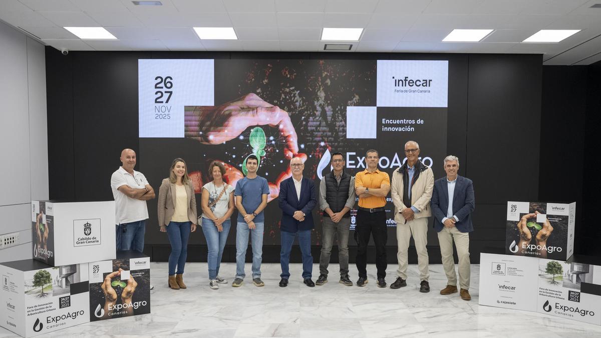 Miguel Hidalgo y el resto del equipo tras la rueda de prensa, este martes.