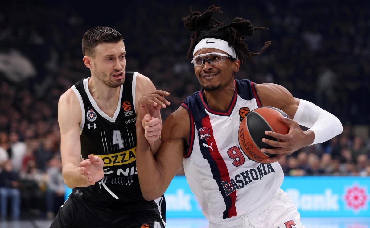 Chima Moneke tiene muchas 'novias' como el Barça aunque tiene contrato en vigor