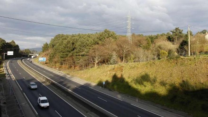 Los terrenos donde se proyecta Porto Cabral están al pie de la autopista AP-9.  // José Lores