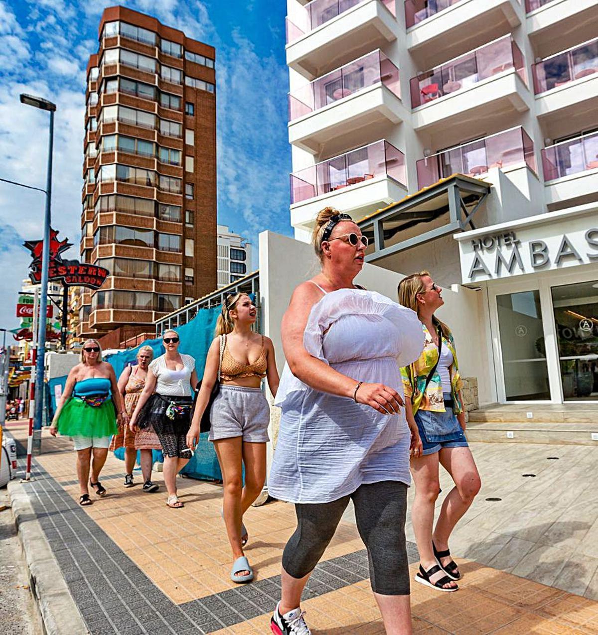 Benidorm se prepara para el desembarco británico con el fin de las restricciones | DAVID REVENGA
