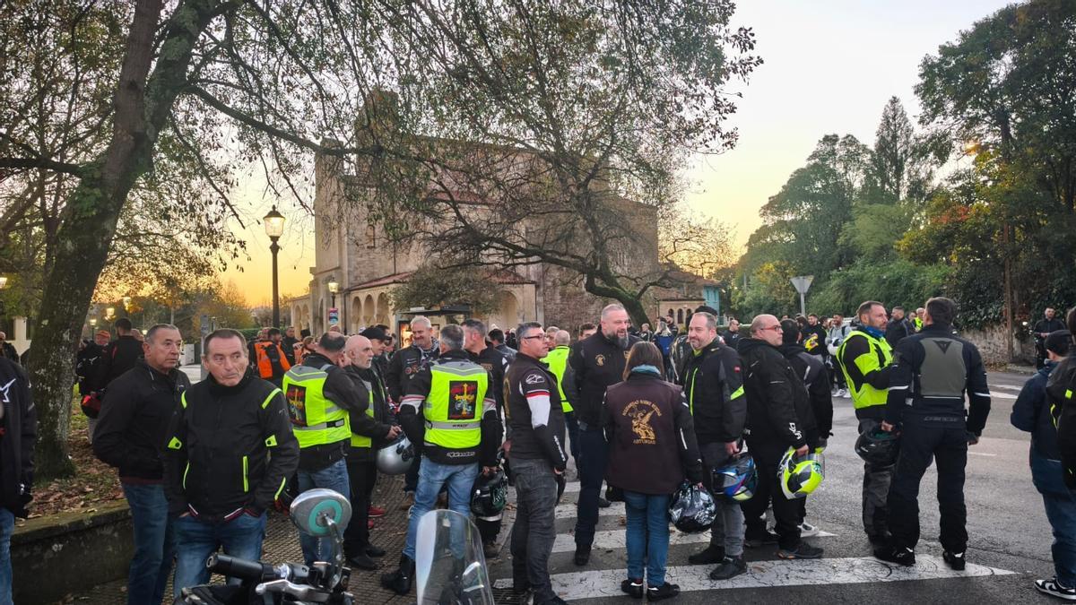 VÍDEO: Así fue la concentración de motos en Somió por el joven motero fallecido la semana pasada