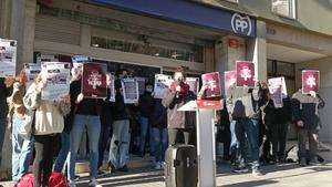 Protesta de Arran en la sede del PP catalán en Barcelona.