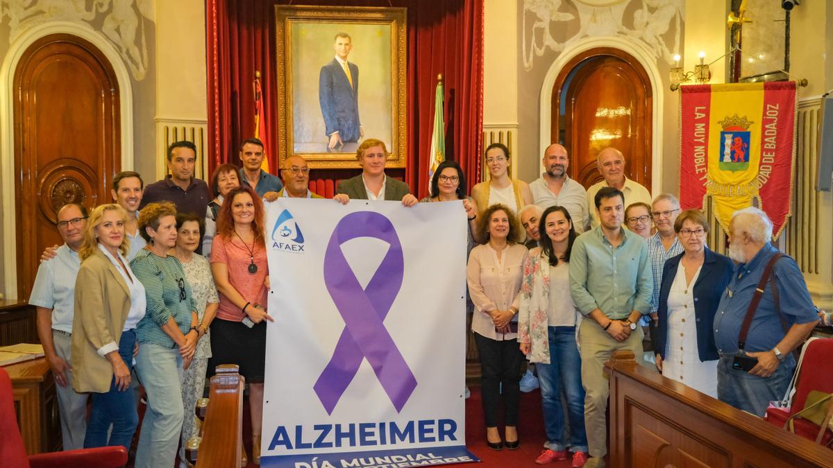 Acto por el Día Mundial del Alzhéimer en el Ayuntamiento de Badajoz este miércoles.