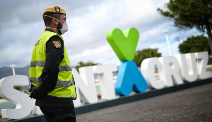 Agentes de la UME en Santa Cruz de Tenerife.