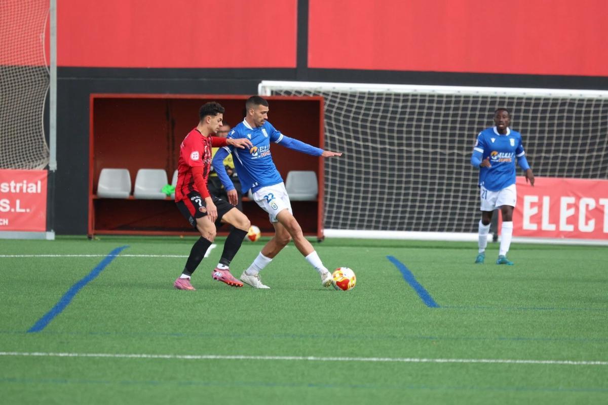 Lance del encuentro entre el Salerm y el Melilla en el Polinario.