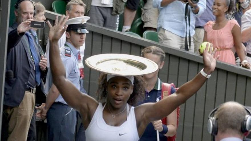 Serena Williams arrebata a Muguruza el sueño de Wimbledon