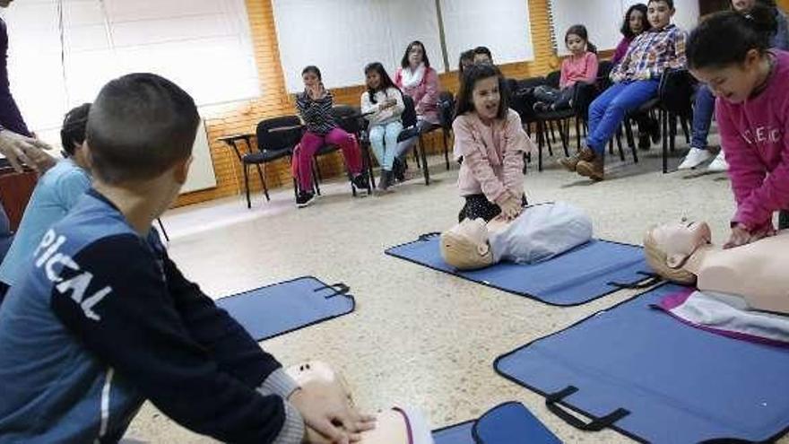 El taller de primeros auxilios impartido en el Marcelo Gago.