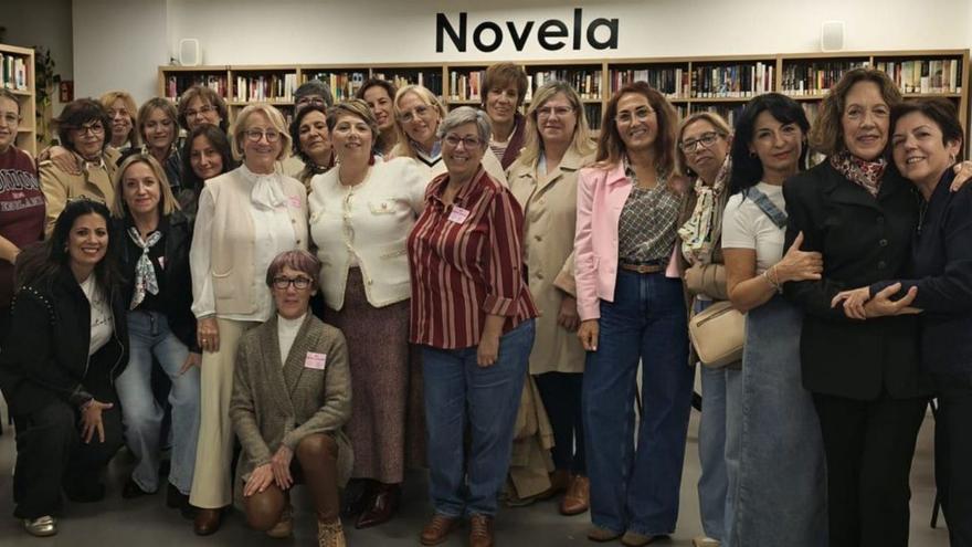 La ‘coach’ Marta Fadrique ofreció una charla organizada por la asociación de mujeres. | SERVICIO ESPECIAL