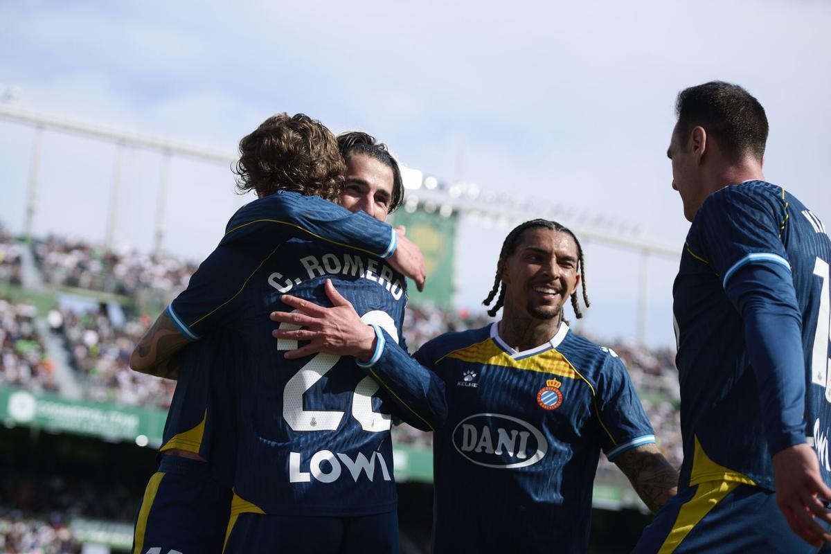 Carlos Romero celebra su gol frente al Elche.