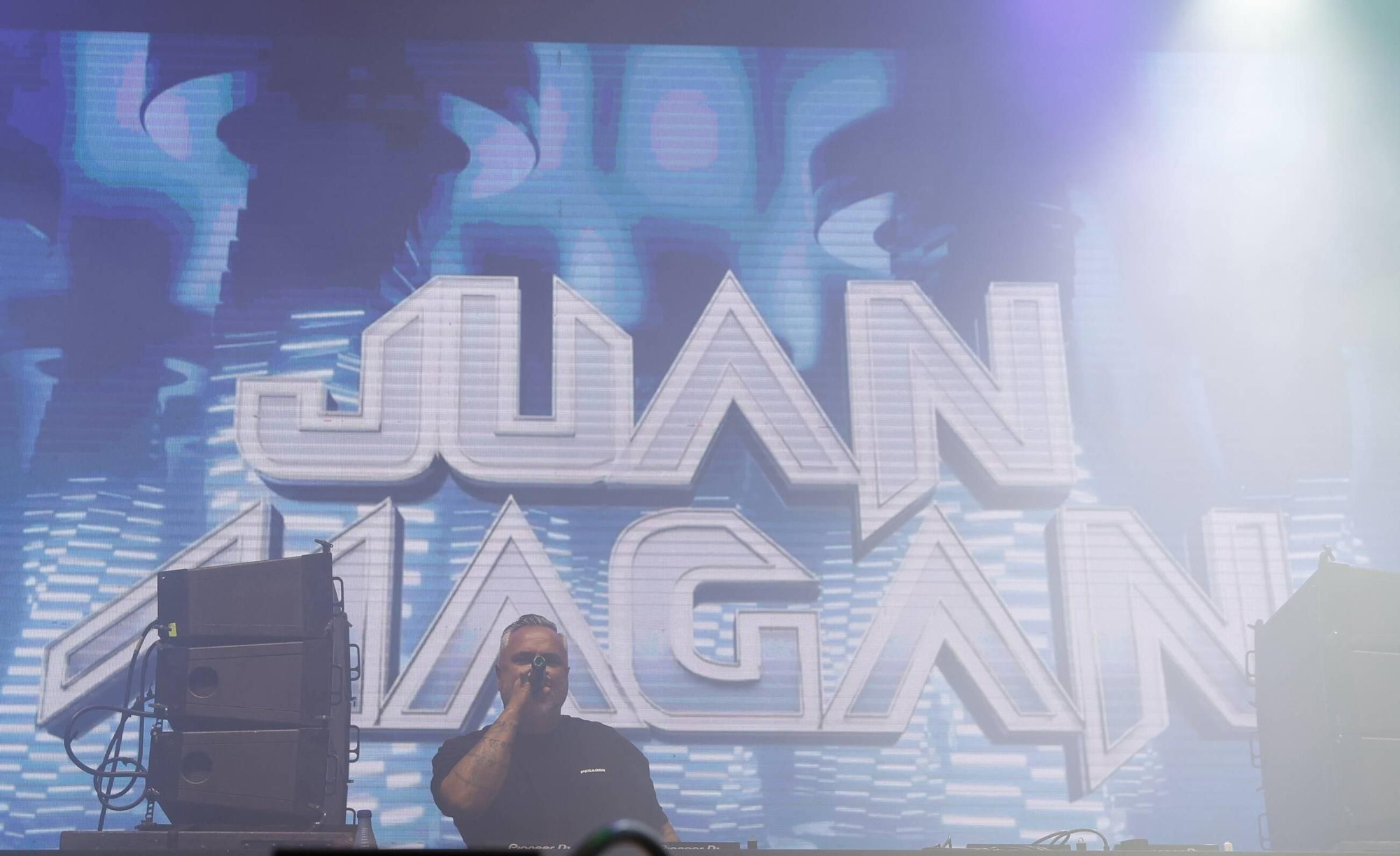 Largas colas y lleno hasta la bandera en el concierto de Juan Magán en Gijón (en imágenes)
