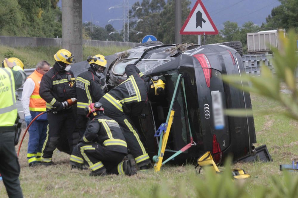 Tremendo accidente de tráfico con vueltas de campana en la AP-9 en Pontevedra