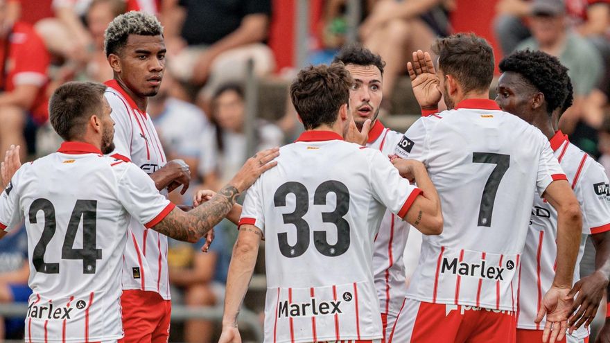 El Girona se estrena en pretemporada con una goleada ante la UE Olot (0-5)