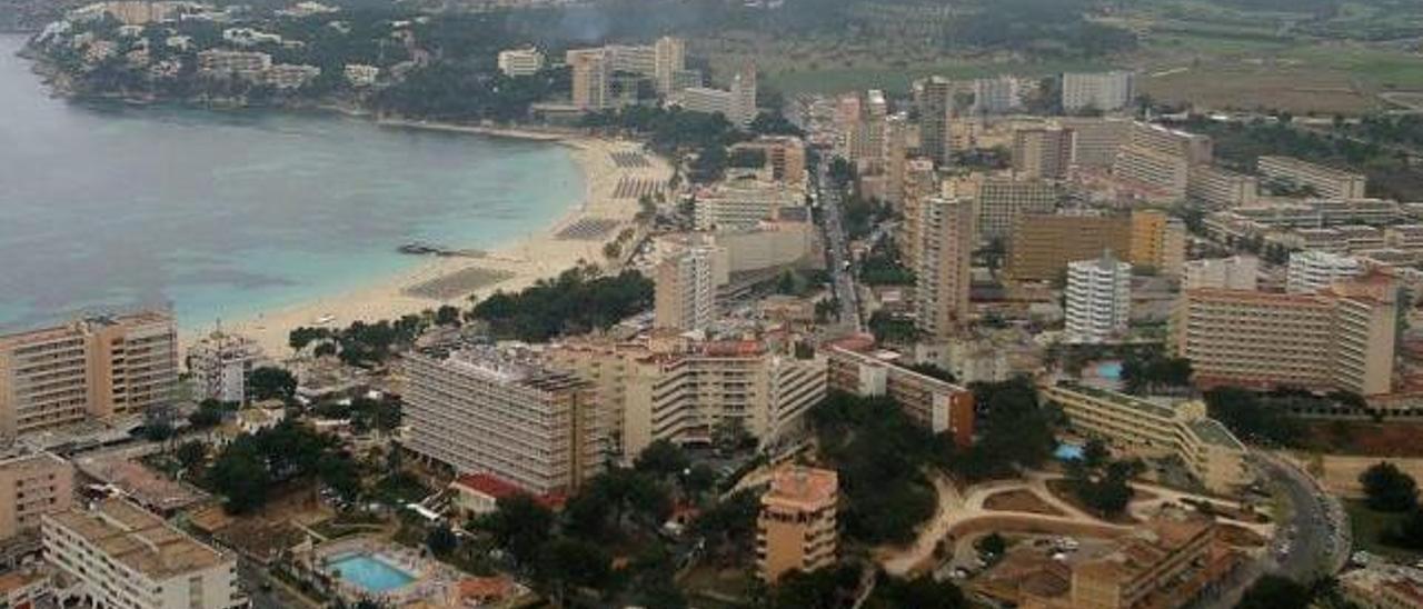 Una vista aérea de la planta turística y residencial de Magaluf, una de las principales zonas hoteleras de Balears.