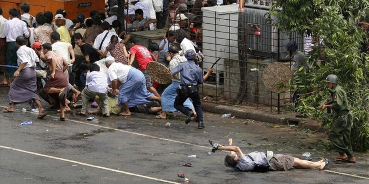 Kenji Nagai of APF lies dying after police and military officials fired on him in Yangon in this September 27, 2007 file photo.