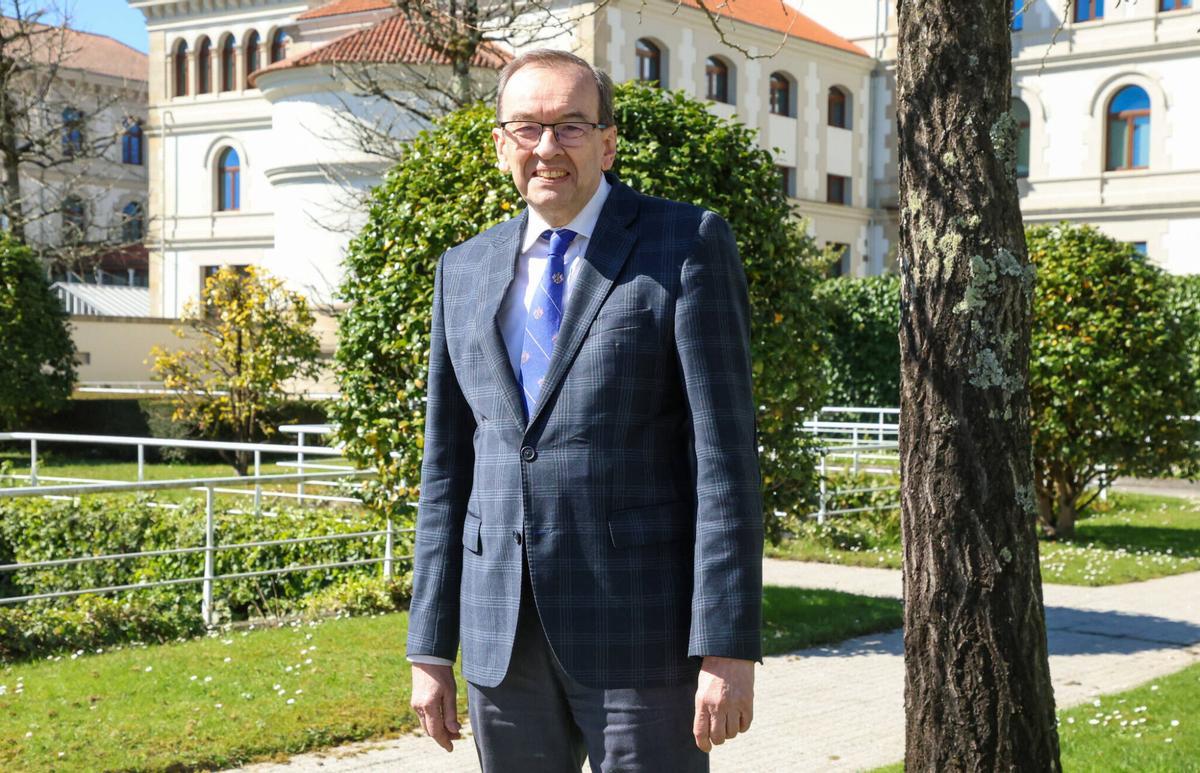 FARO SANTIAGO. ALBERTO DIEZ CASTRO SECRETARIO GENERAL DE UNIVERSIDADES. XOAN ALVAREZ