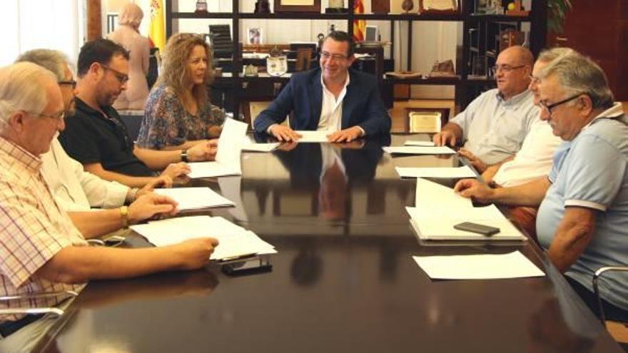 Reunión por el premio cultural del 9 d&#039;Octubre