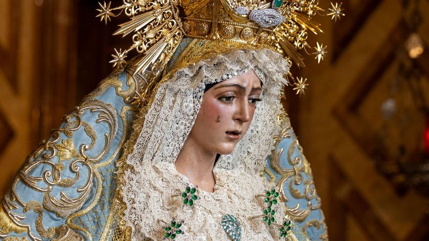 Hermanos de la Macarena convocan una manifestación tras la polémica intervención a la Virgen