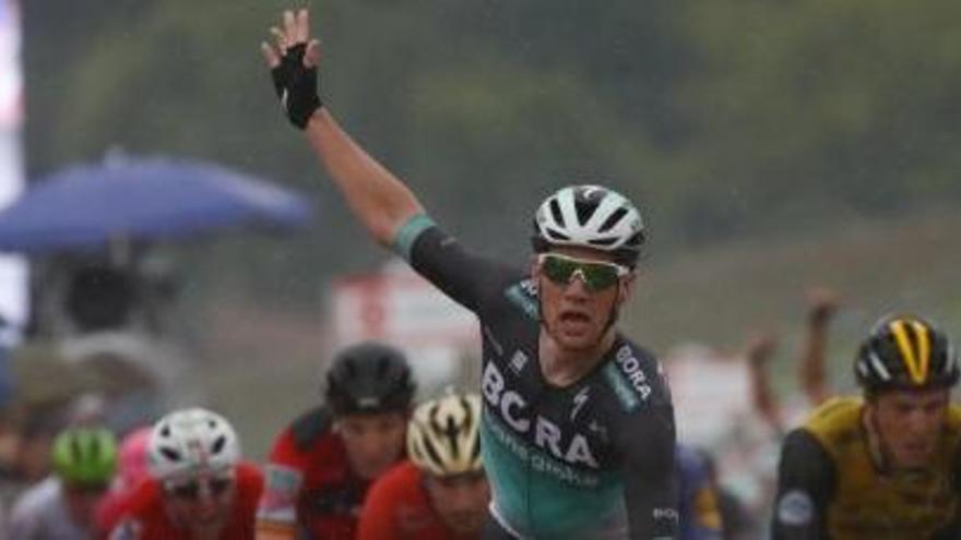 Bennett guanya a Imola i el Giro segueix liderat per Yates