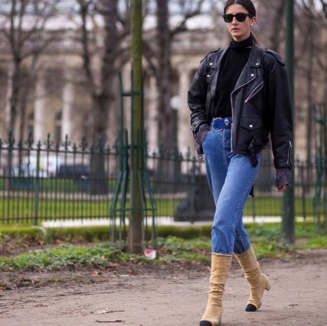 Botas ajustadas sobre un pantalón