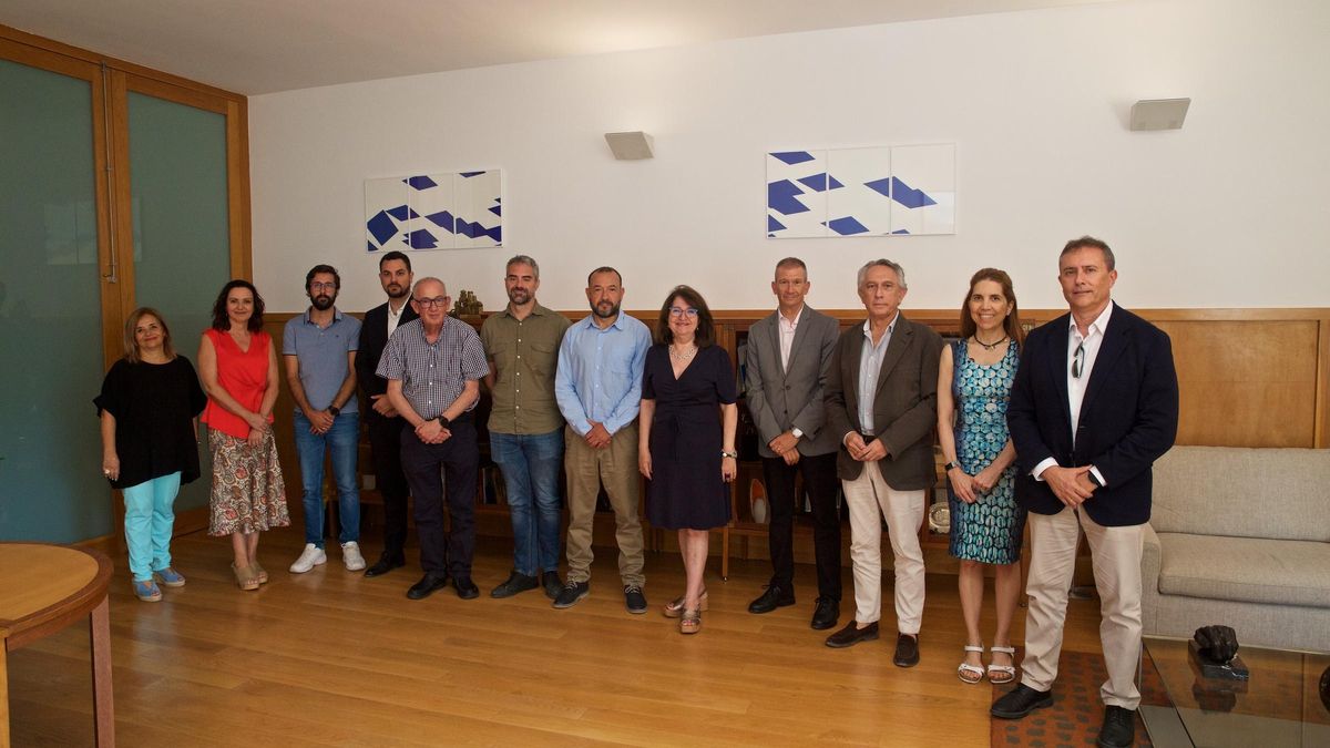 Reunión de los integrantes de la Cátedra ENIA en el despacho de la rectora de la UA.