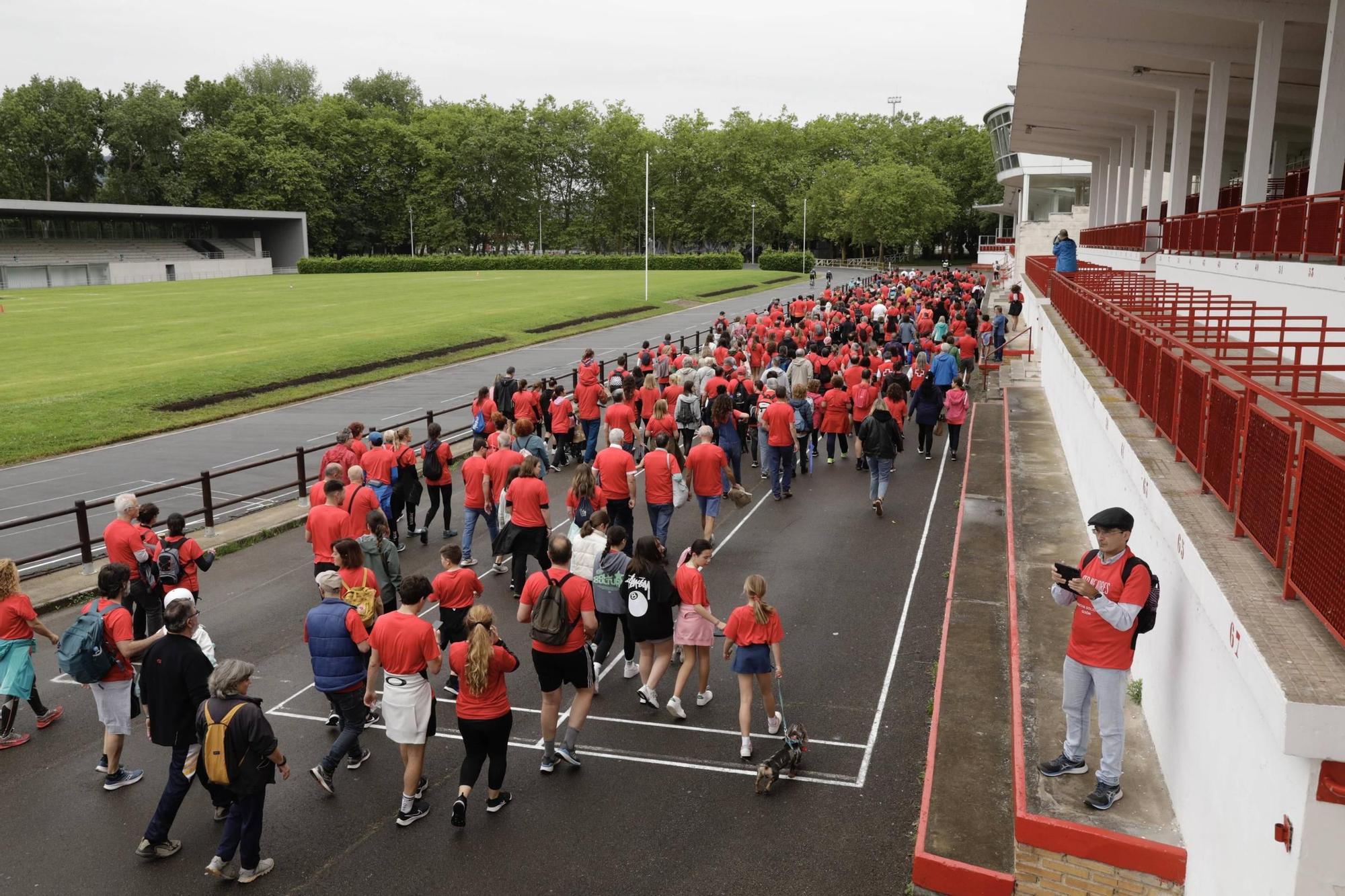 Así fue la marcha solidaria de Cruz Roja en Gijón (en imágenes)