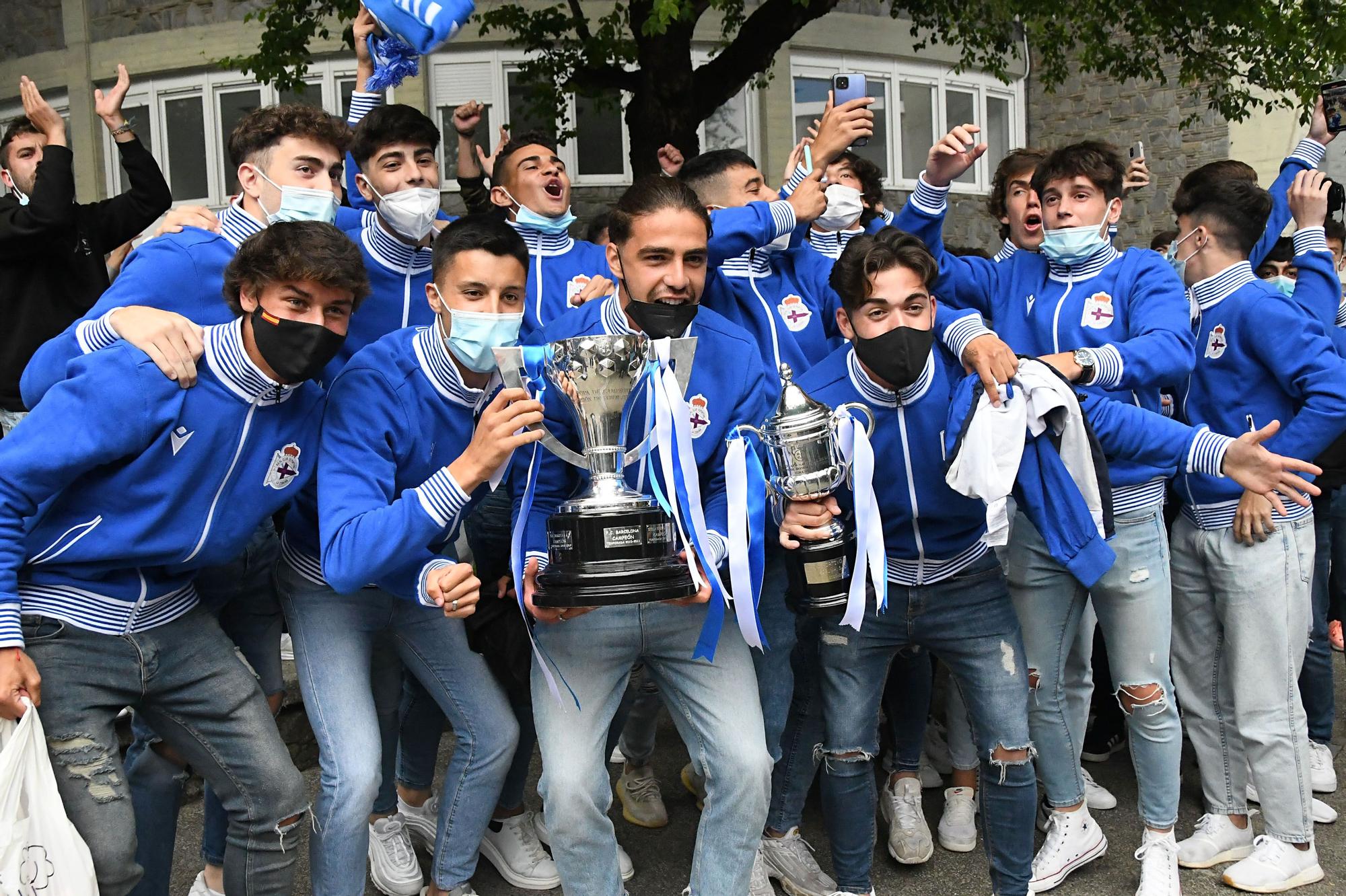 Los juveniles del Dépor celebran en A Coruña su Copa de Campeones