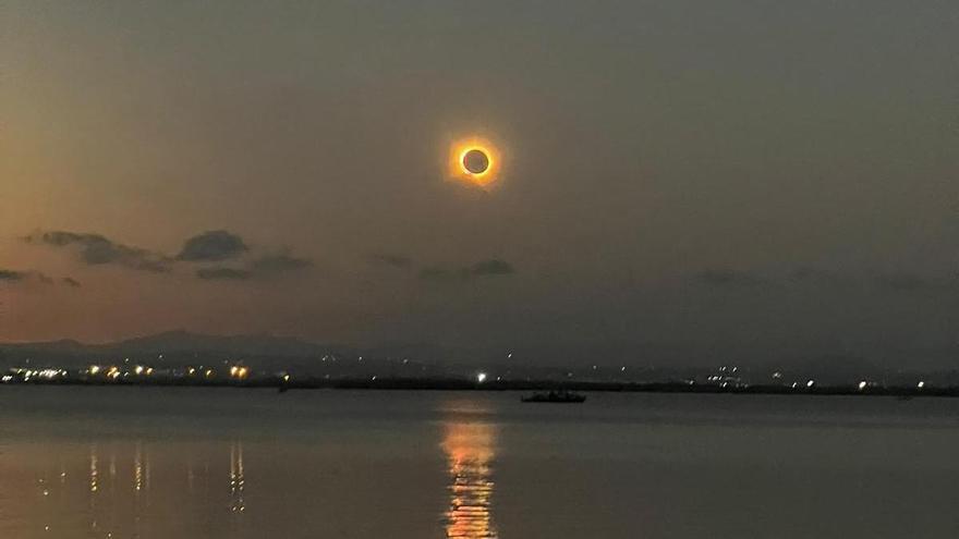 Espectacular: la totalidad del eclipse de sol en l'Albufera de València
