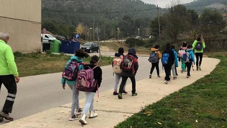 Primers alumnes que han fet servir el &#039;Bus a peu&#039; de l&#039;escola Puigsoler