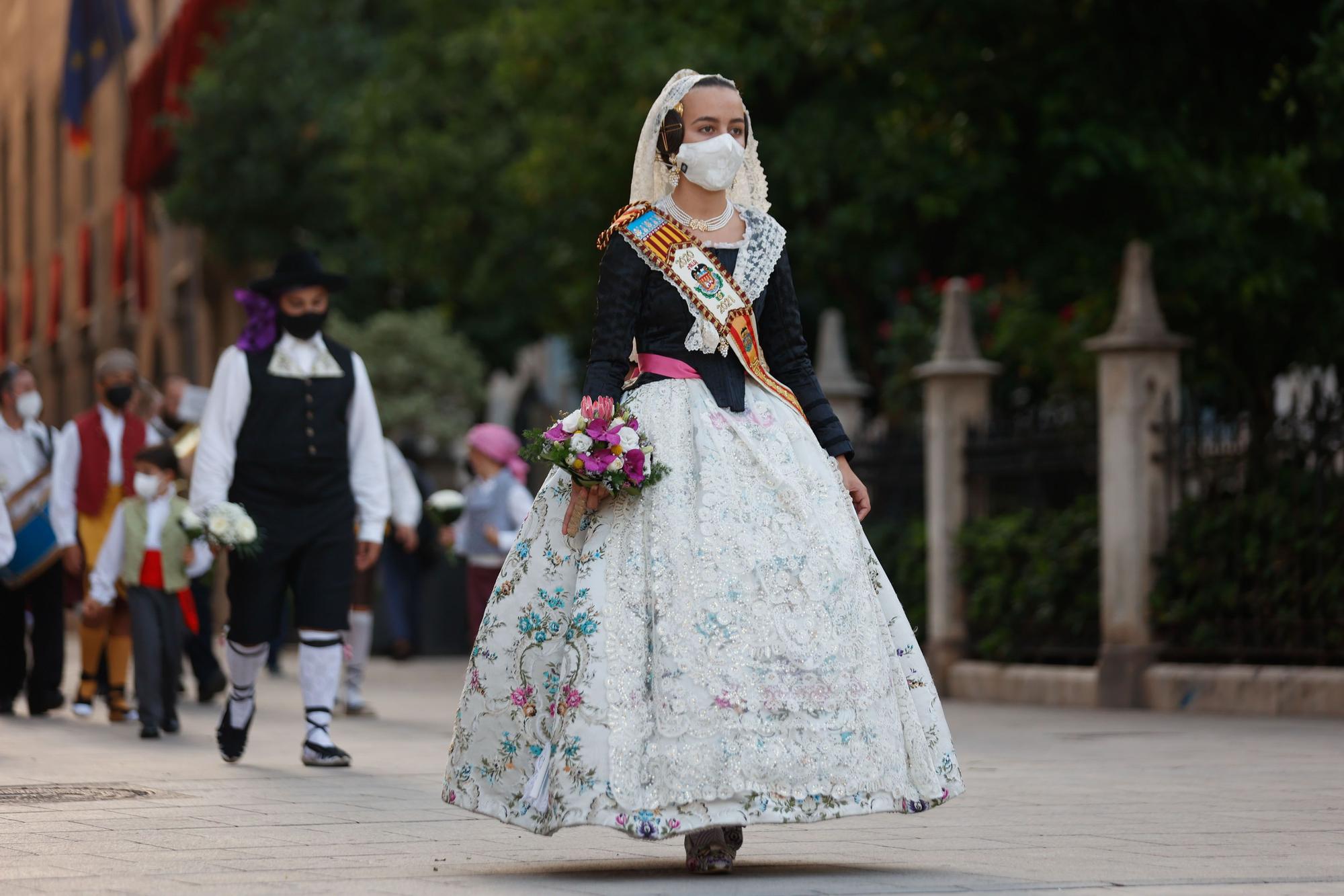 Búscate en el segundo día de Ofrenda por la calle Caballeros (entre las 19.00 y las 20.00 horas)