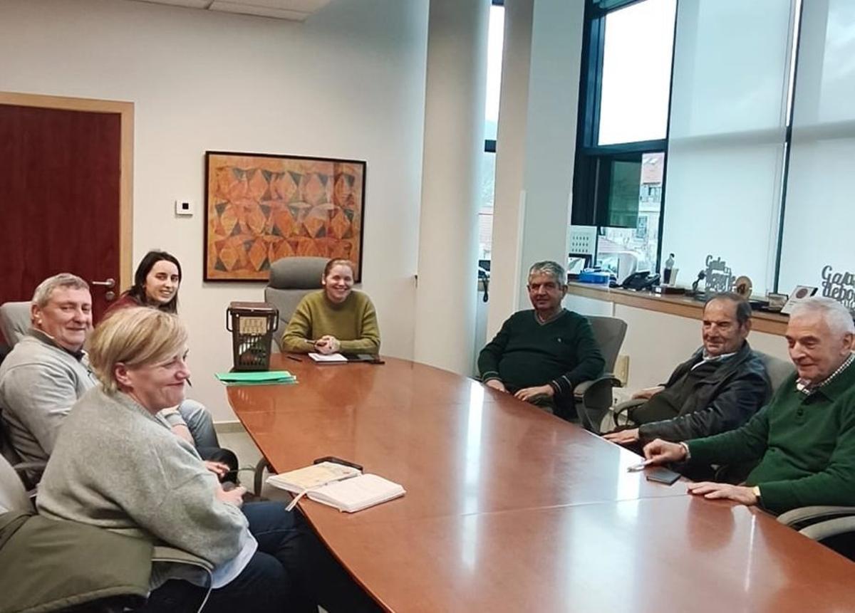 Dolores Chapela, al frente, en la reunión con colectivos. | FDV
