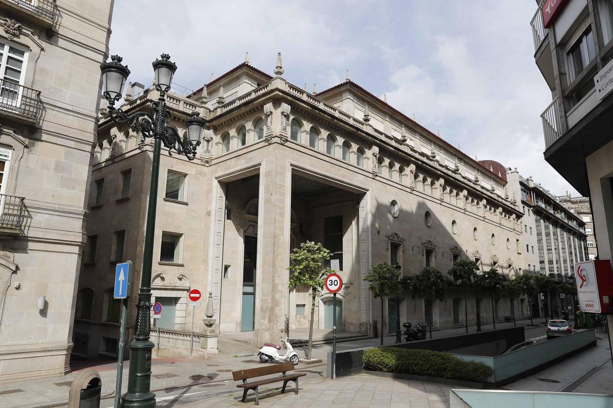 Vista exterior del Teatro Cine Fraga.