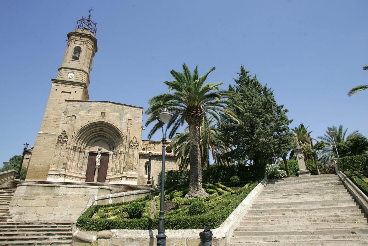 La Oficina de Turismo del ayuntamiento propone visitas guiadas para conocer la localidad.