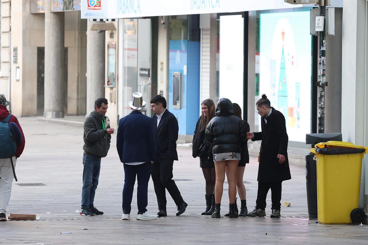 Año nuevo en A Coruña: 2026 comienza con colas para los buses y taxis tras las fiestas de Nochevieja