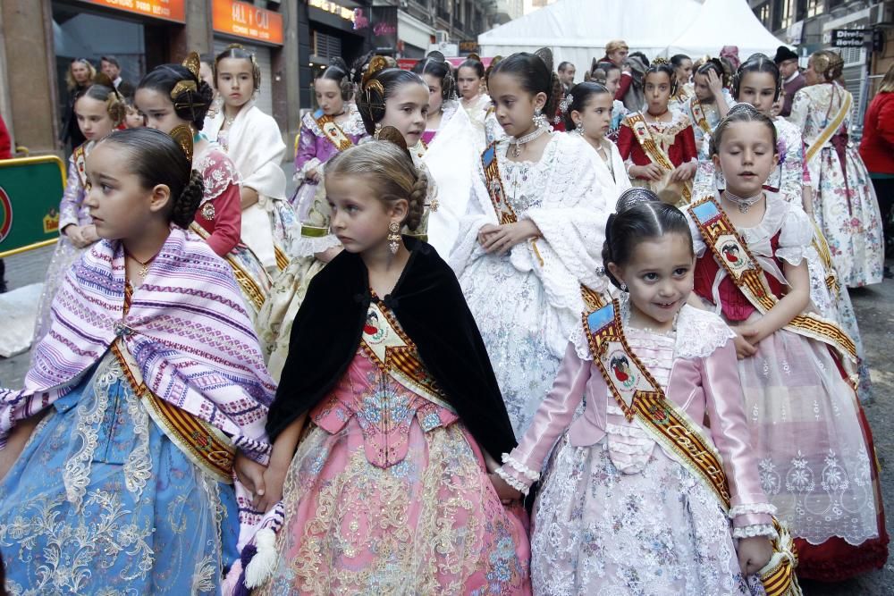 Ambiente fallero en las calles de València