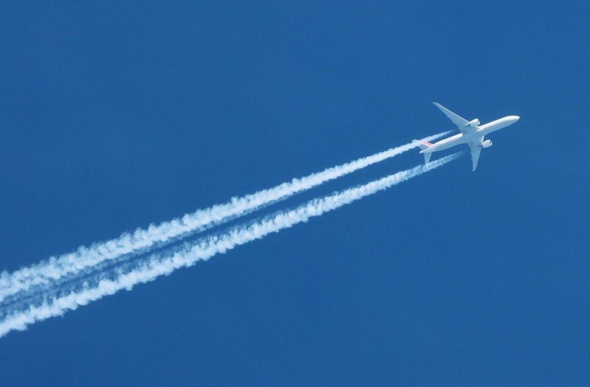 Las estelas de los aviones contribuyen a calentar el clima