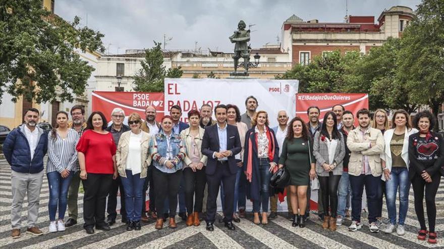 El PSOE de Badajoz destaca que en su lista «ninguno vive de la política»